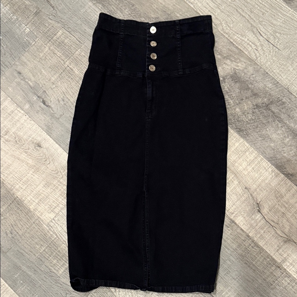 Elegant Black Button-Detail Pencil Skirt